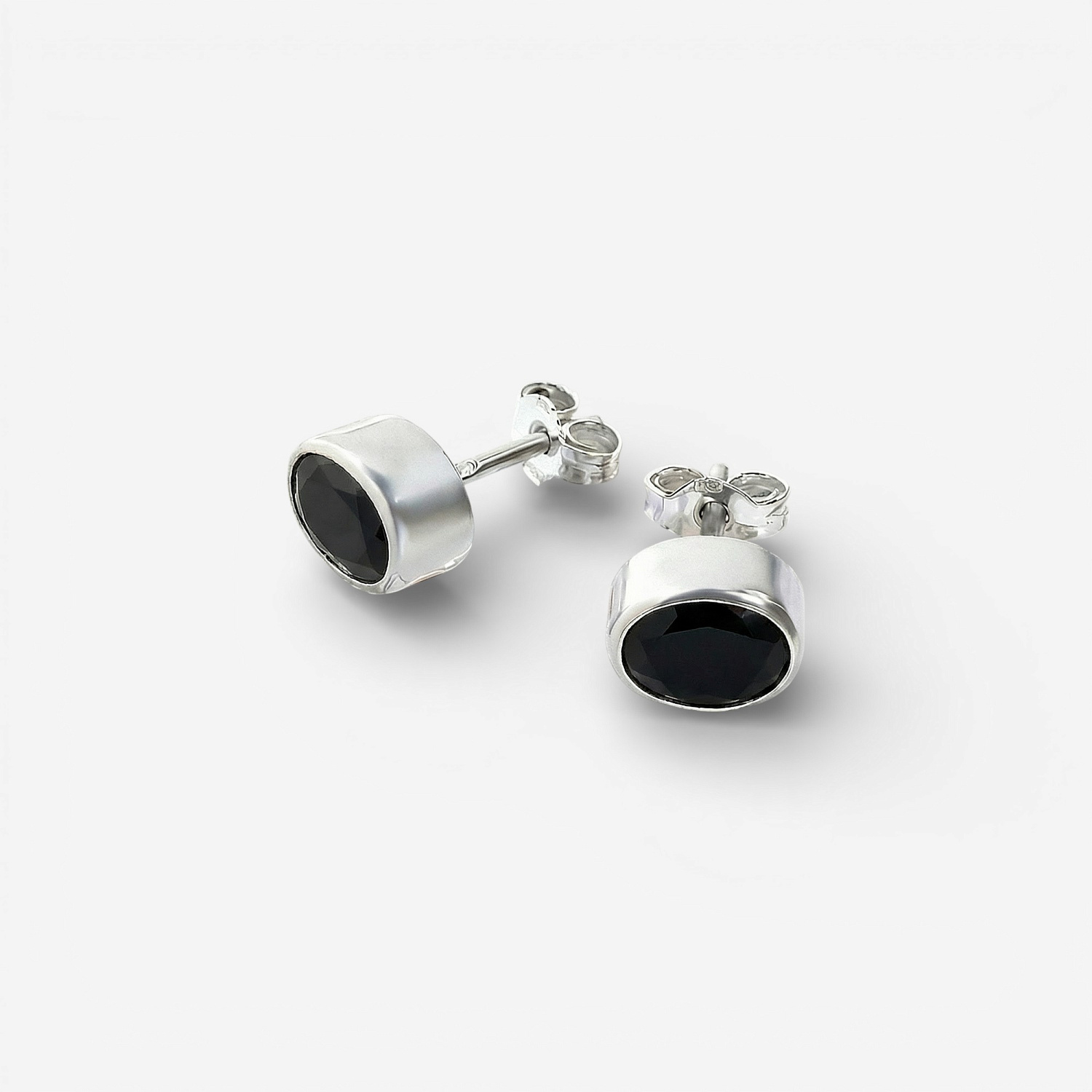 04-00-0093 Гвоздики с чёрной шпинелью (овальные) (Ag 925)-1